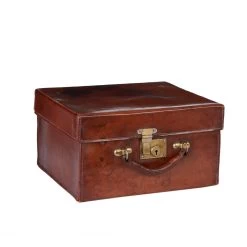 Antique Top Hat Box -Clothing store 210519 ob2438 97f78a14 39bc 47f2 8a72 4e4c4053c658