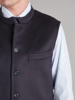 Gilet – Cashmere Navy -Clothing store 210818 oliver brown7302 0a1a0232 4f67 40e2 b57b 3faa9348d8a6