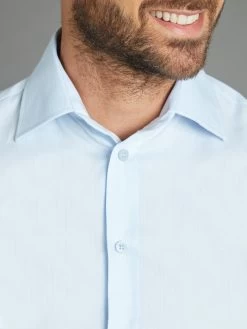 Fitted City Shirt - Herringbone Pale Blue -Clothing store 220713 oliverbrown model33506 a7ef2026 e374 4b75 820a d01a7c9b6519