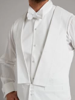 Marcella Waistcoat, Backed - White -Clothing store 230403 OliverBrown0279 1 d17dbfa6 7b0d 44d9 b288 d0c47e9f198a