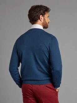 Merino Crew Neck Jumper - Indigo 8 Merino Crew Neck Jumper - Indigo -Clothing store 230823 OliverBrown Model2315