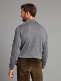 Fine Merino Long Sleeve Polo Shirt - Derby Grey -Clothing store 230823 OliverBrown Model3073