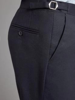 Lightweight Eaton Suit - Plain Navy 17 Lightweight Eaton Suit - Plain Navy -Clothing store 230823 OliverBrown Model3197