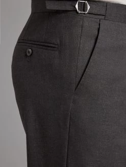 Lightweight Eaton Suit - Plain Grey -Clothing store 230823 OliverBrown Model3215