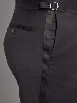 Luxury Carlyle Dinner Suit Loro Piana - Midnight -Clothing store 230823 OliverBrown Model3318