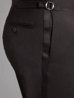 Luxury Carlyle Dinner Suit Loro Piana - Black -Clothing store 230823 OliverBrown Model3374