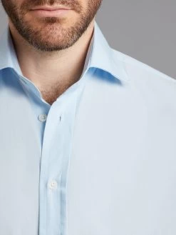 Berwick Shirt Classic Collar, Poplin - Sky Blue -Clothing store 231208 OliverBrown Model Ecom4358